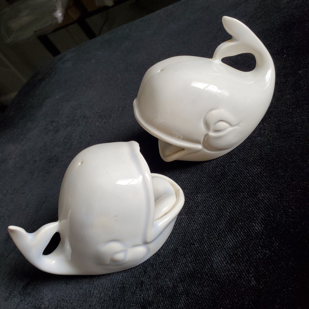 MCM Nautical Ivory Gray Whale Ceramic Ring Holder Ashtray